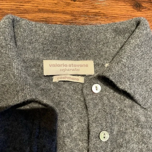 Valerie Steven’s Soft Grey 100% Cashmere Button-Up Cardigan - Picture 2 of 6